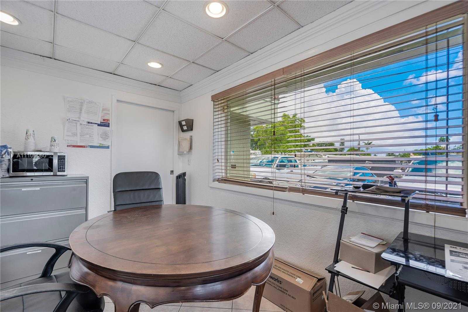 Small Image of 4609 SOUTH WEST 44TH AVE, Dania Beach Number 17