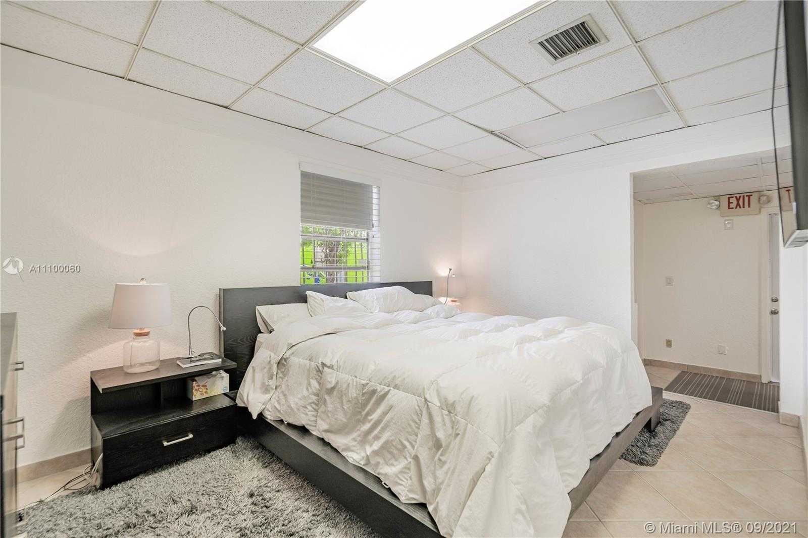 Small Image of 4609 SOUTH WEST 44TH AVE, Dania Beach Number 18