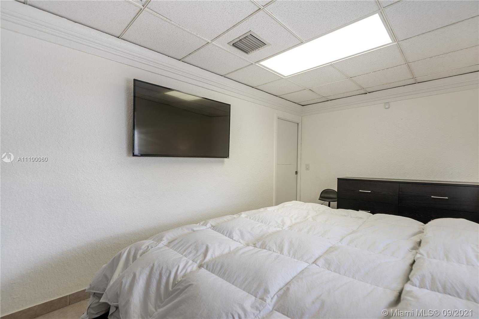 Small Image of 4609 SOUTH WEST 44TH AVE, Dania Beach Number 20