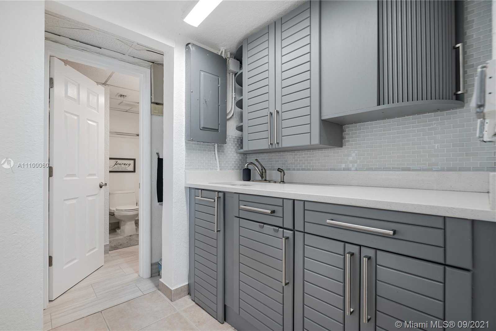 Small Image of 4609 SOUTH WEST 44TH AVE, Dania Beach Number 25
