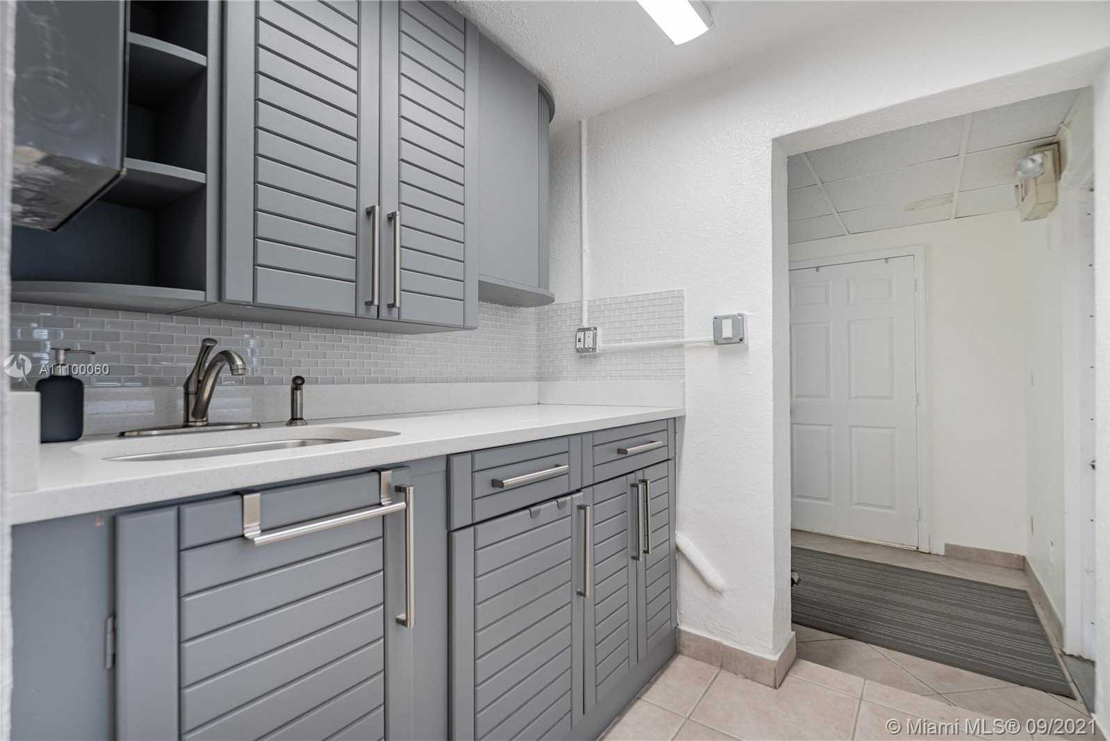 Small Image of 4609 SOUTH WEST 44TH AVE, Dania Beach Number 26