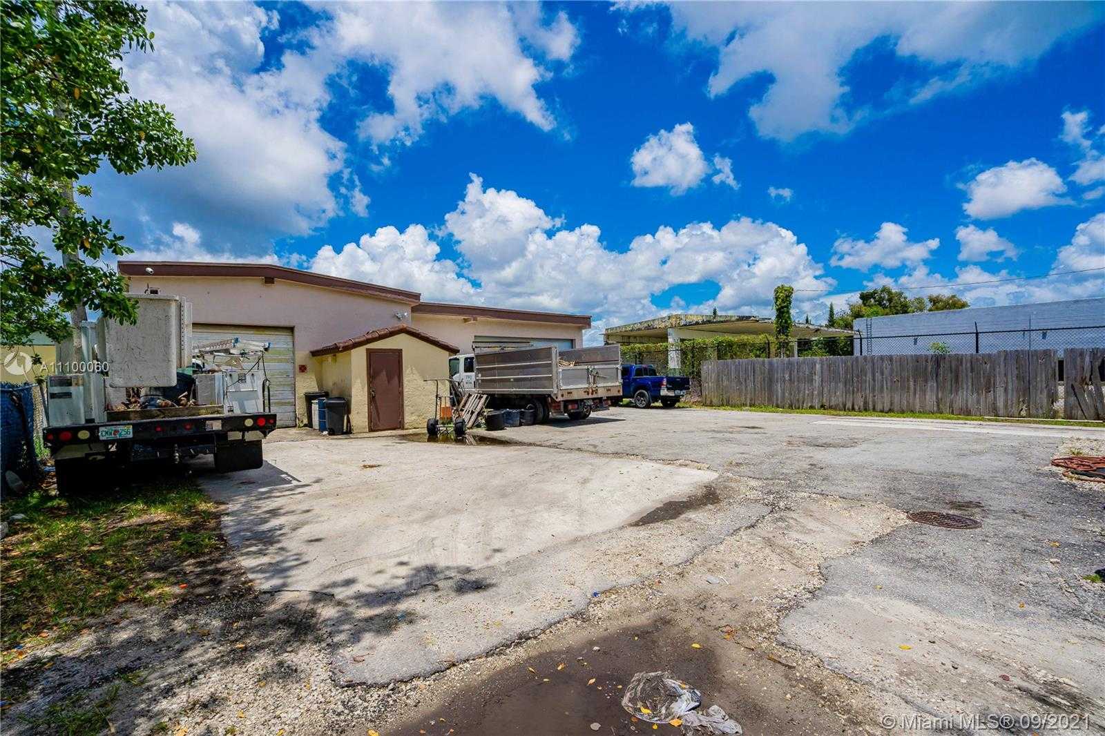 Small Image of 4609 SOUTH WEST 44TH AVE, Dania Beach Number 29