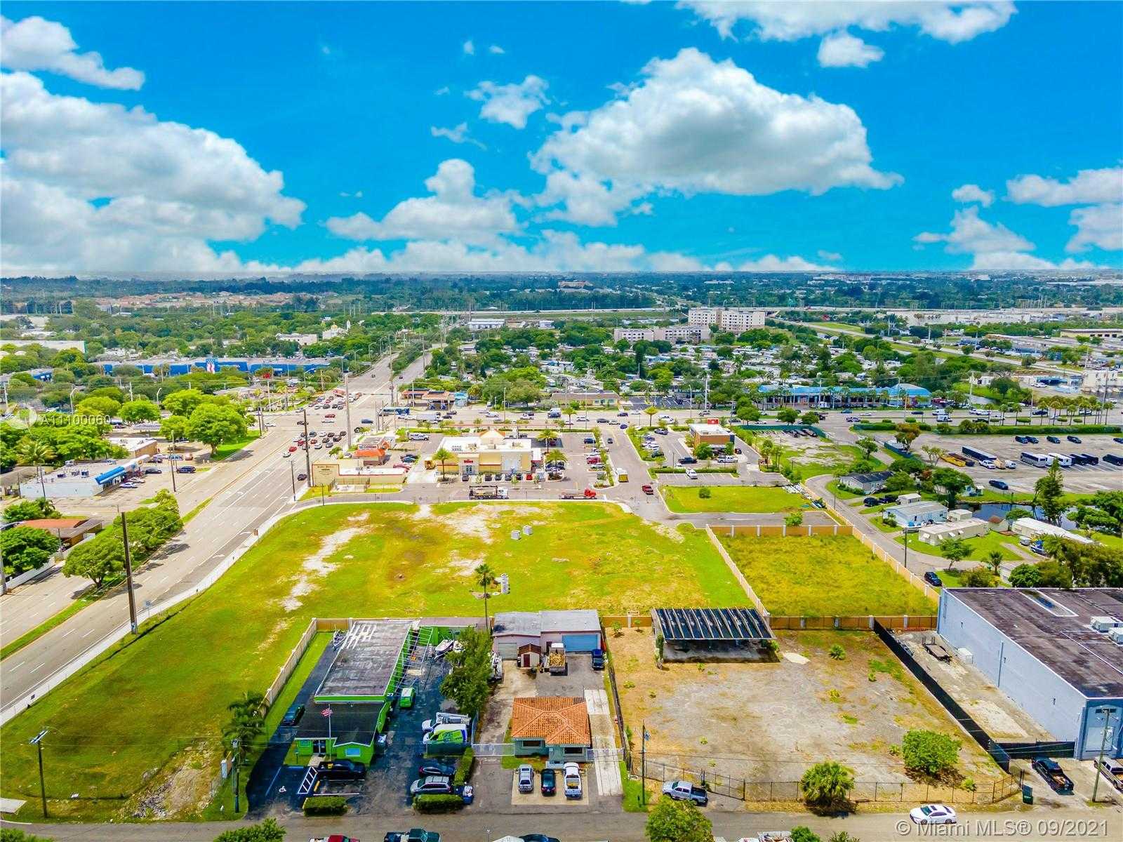 Small Image of 4609 SOUTH WEST 44TH AVE, Dania Beach Number 3