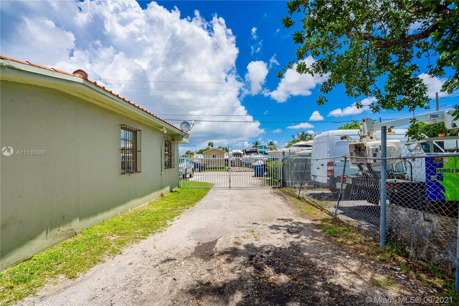 Small Image of 4609 SOUTH WEST 44TH AVE, Dania Beach Number 30