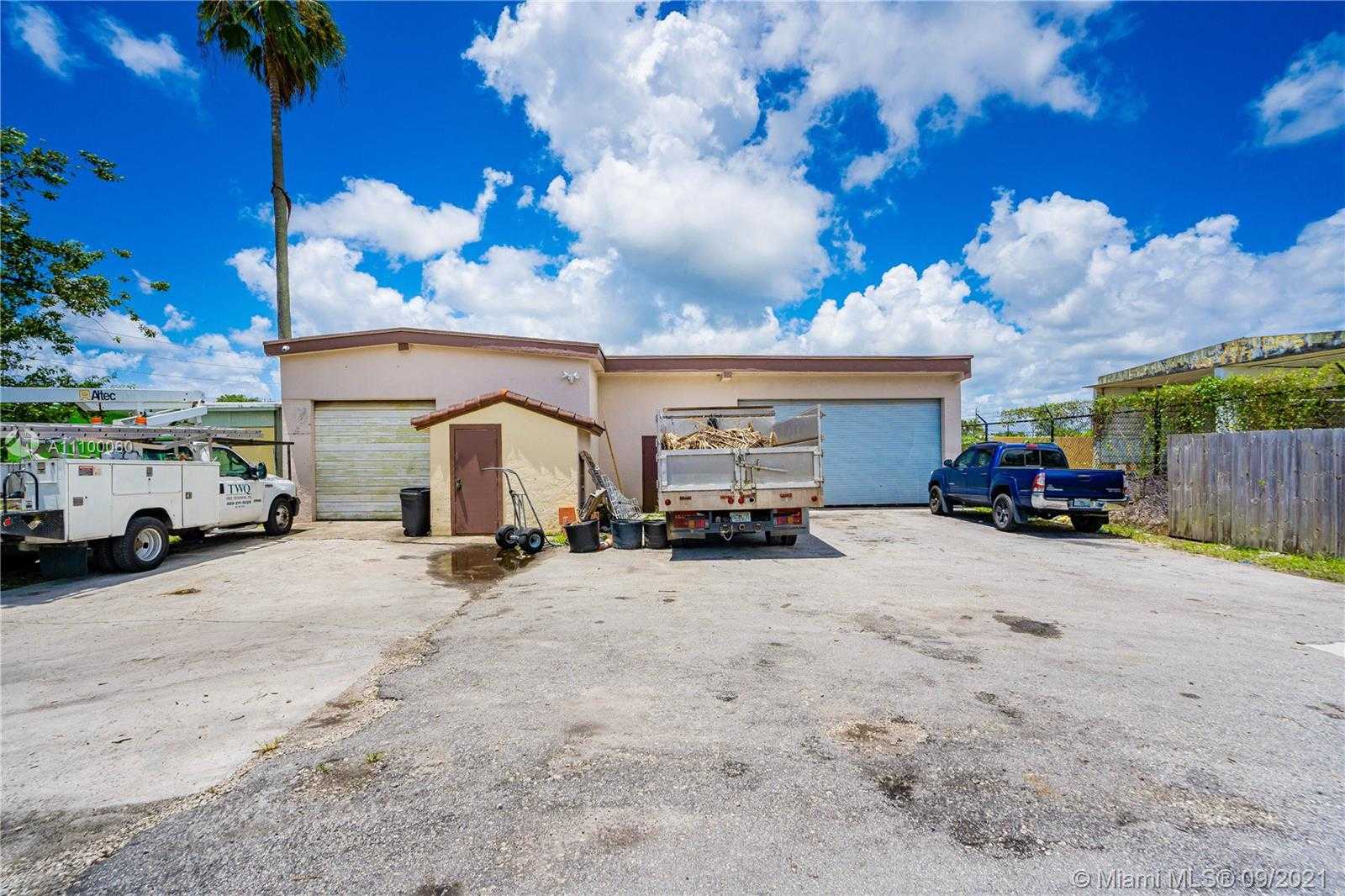 Small Image of 4609 SOUTH WEST 44TH AVE, Dania Beach Number 31