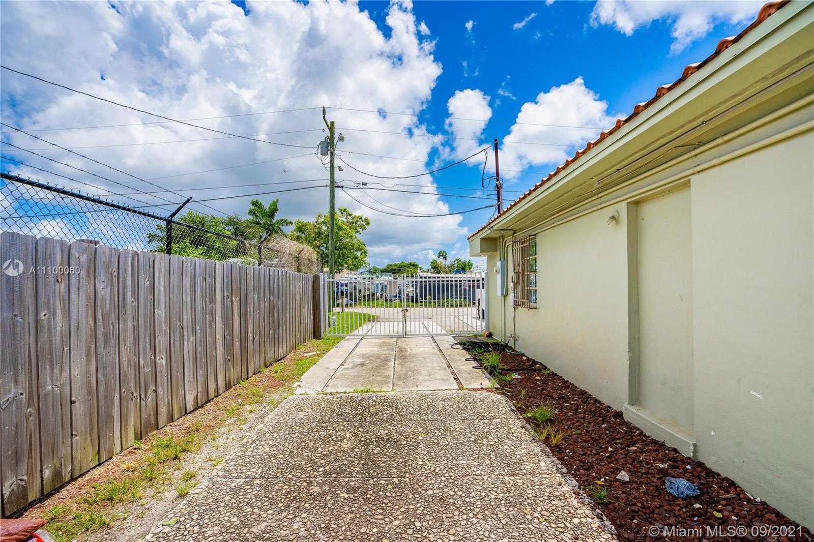Small Image of 4609 SOUTH WEST 44TH AVE, Dania Beach Number 32