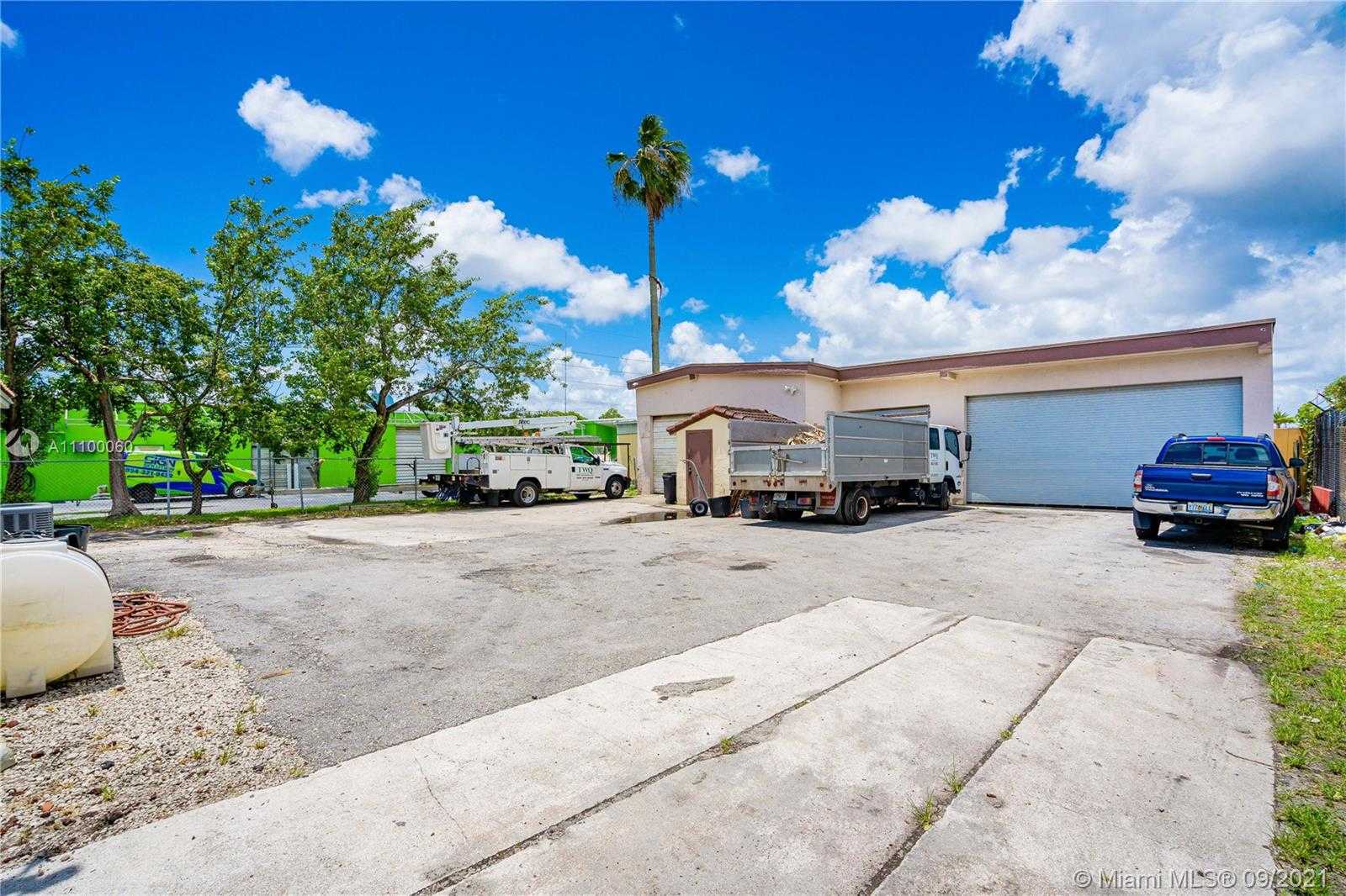 Small Image of 4609 SOUTH WEST 44TH AVE, Dania Beach Number 33