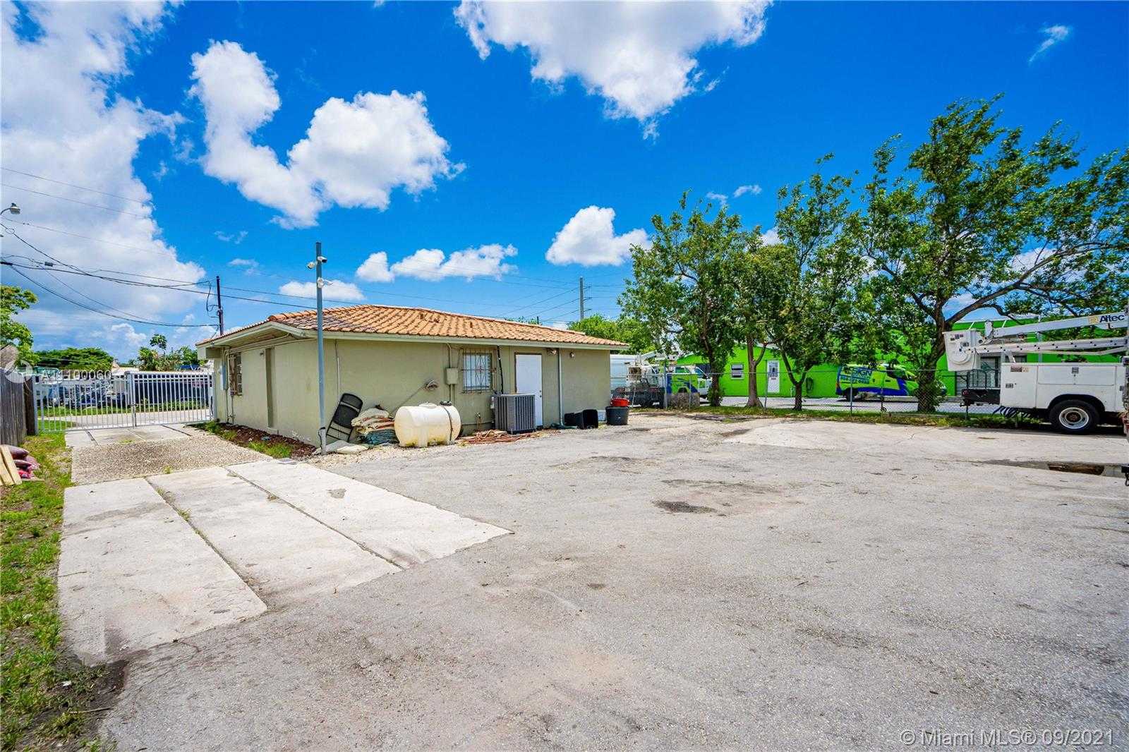Small Image of 4609 SOUTH WEST 44TH AVE, Dania Beach Number 34