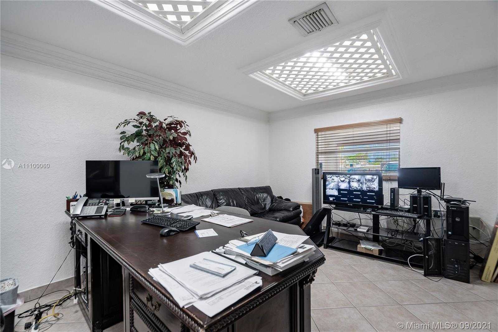 Small Image of 4609 SOUTH WEST 44TH AVE, Dania Beach Number 35