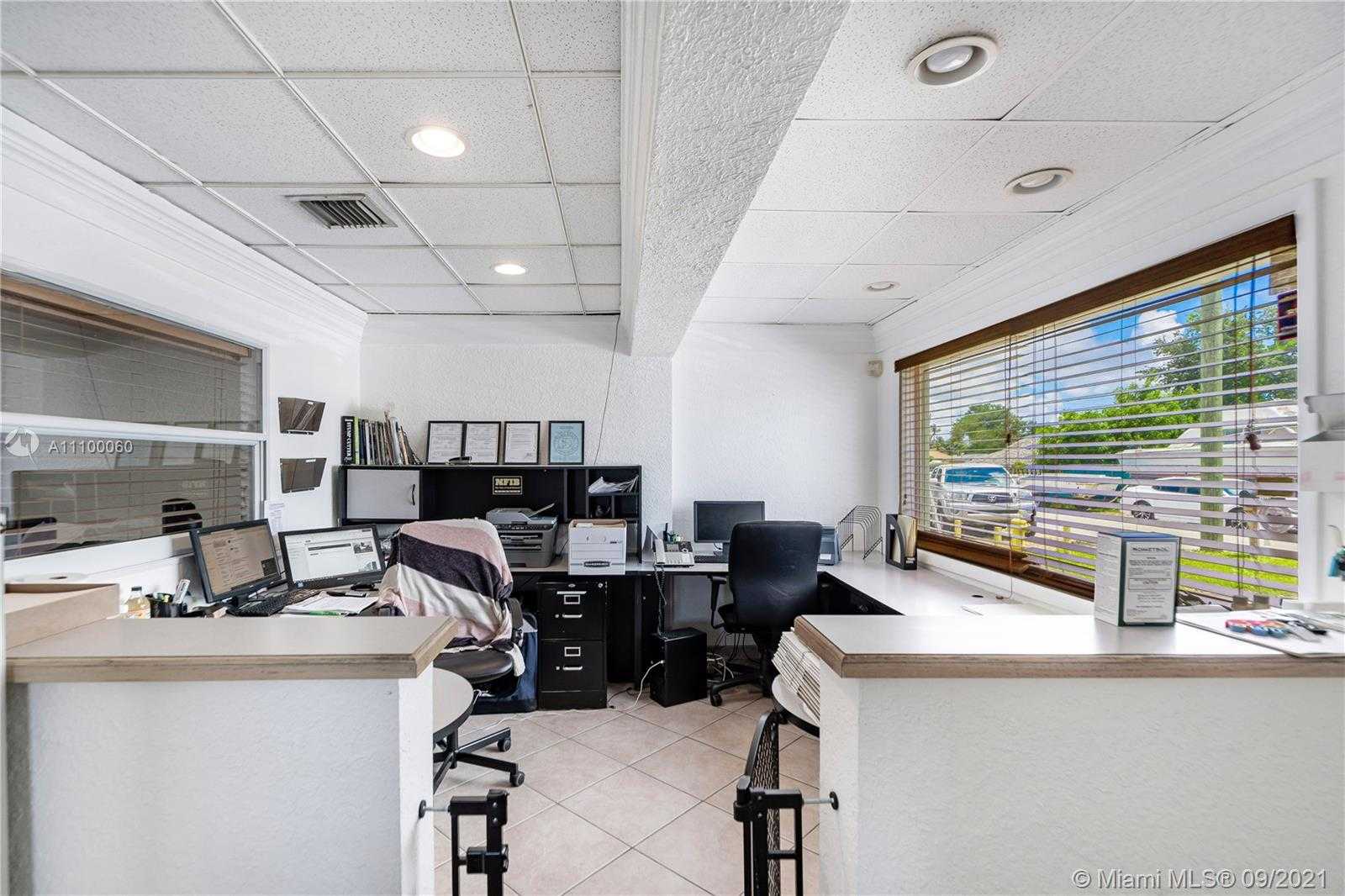Small Image of 4609 SOUTH WEST 44TH AVE, Dania Beach Number 36