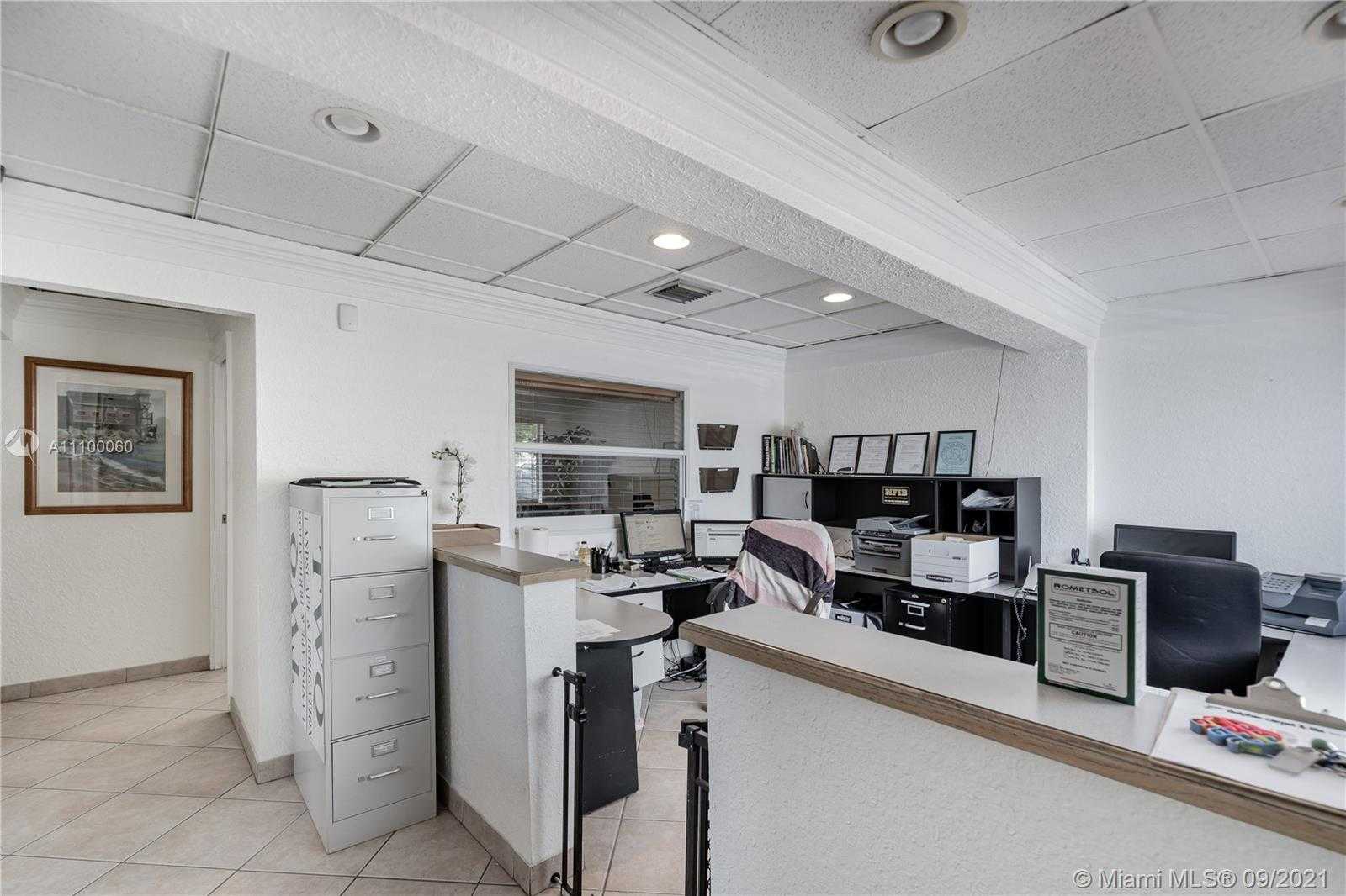 Small Image of 4609 SOUTH WEST 44TH AVE, Dania Beach Number 37