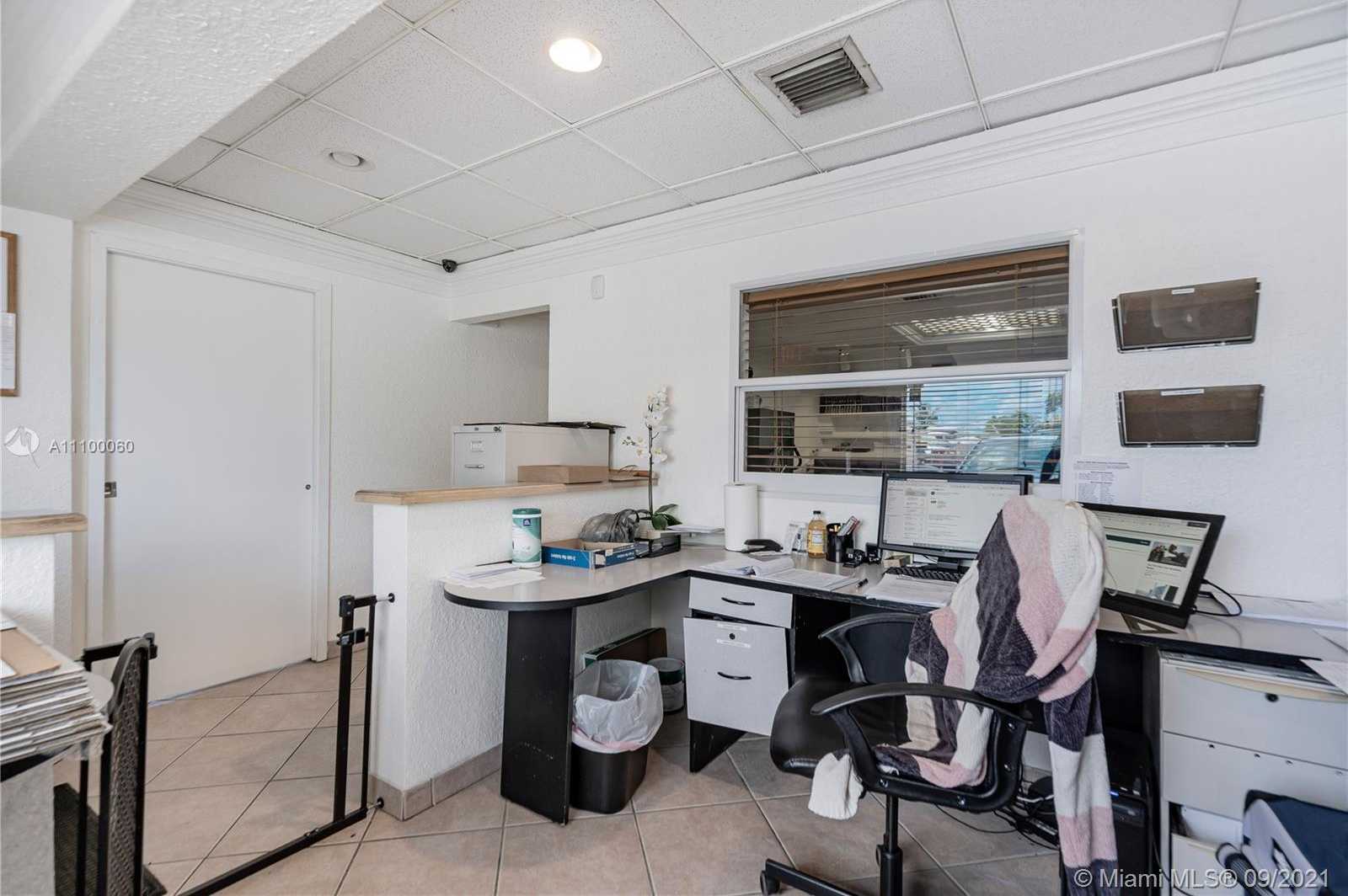 Small Image of 4609 SOUTH WEST 44TH AVE, Dania Beach Number 38