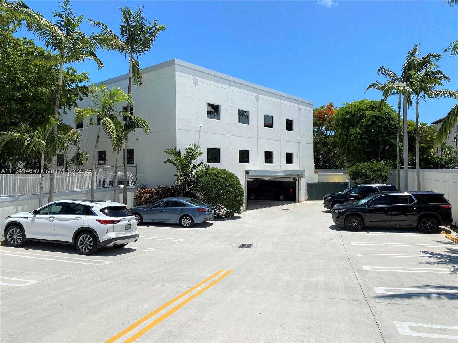 Small Image of 9830 SW 77th Ave, Miami, FL 33156, USA Number 2