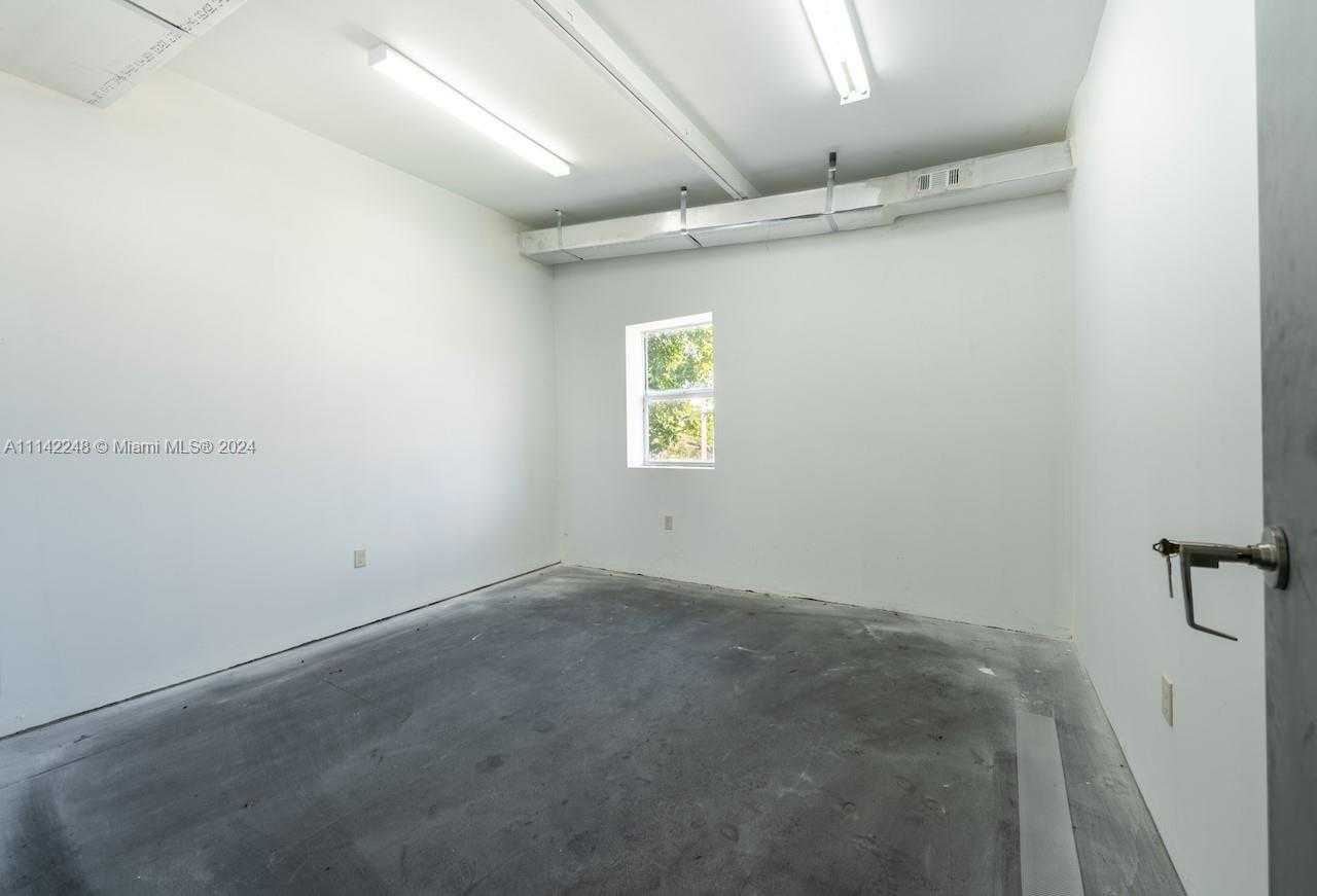 Small Image of 1525 NW 3rd Ave, Miami, FL 33136, USA Number 20