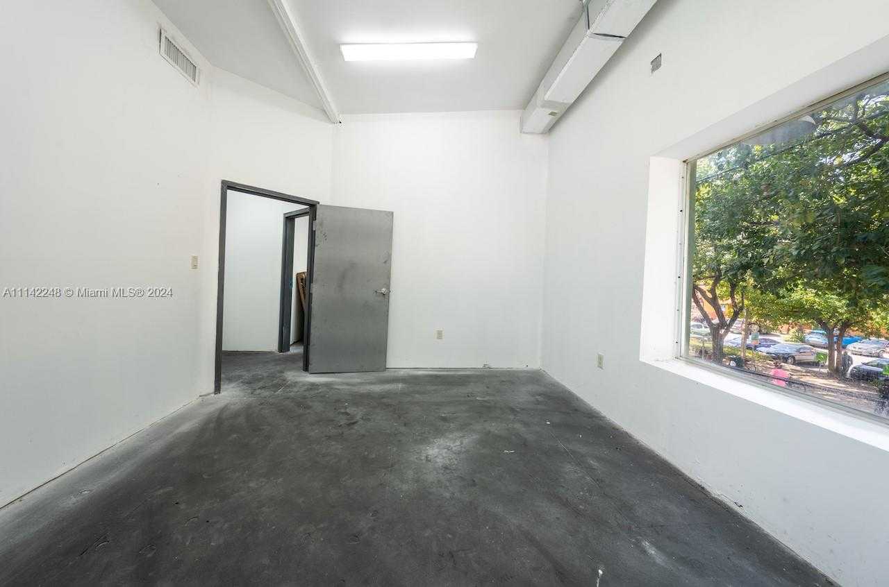 Small Image of 1525 NW 3rd Ave, Miami, FL 33136, USA Number 21