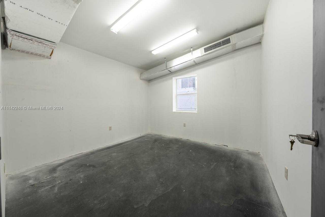 Small Image of 1525 NW 3rd Ave, Miami, FL 33136, USA Number 22