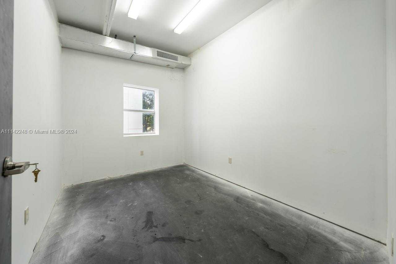 Small Image of 1525 NW 3rd Ave, Miami, FL 33136, USA Number 23