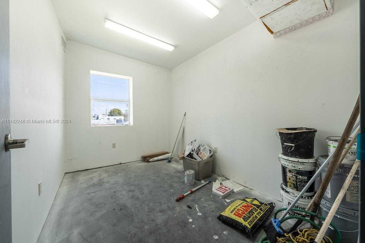 Small Image of 1525 NW 3rd Ave, Miami, FL 33136, USA Number 24