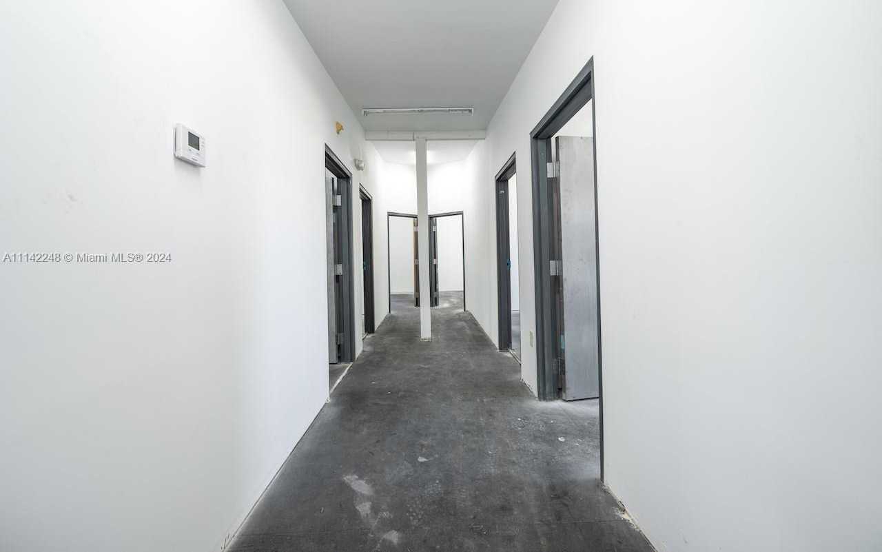 Small Image of 1525 NW 3rd Ave, Miami, FL 33136, USA Number 26