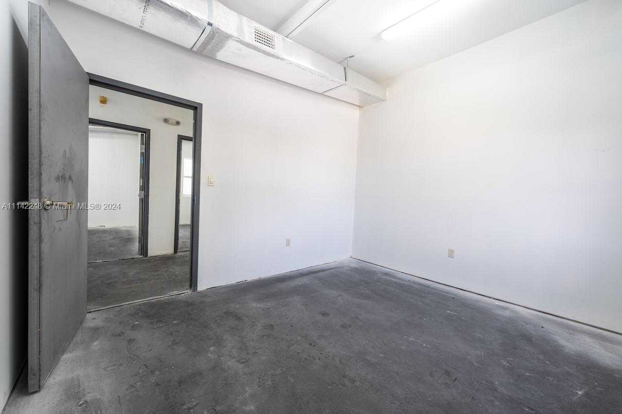 Small Image of 1525 NW 3rd Ave, Miami, FL 33136, USA Number 27