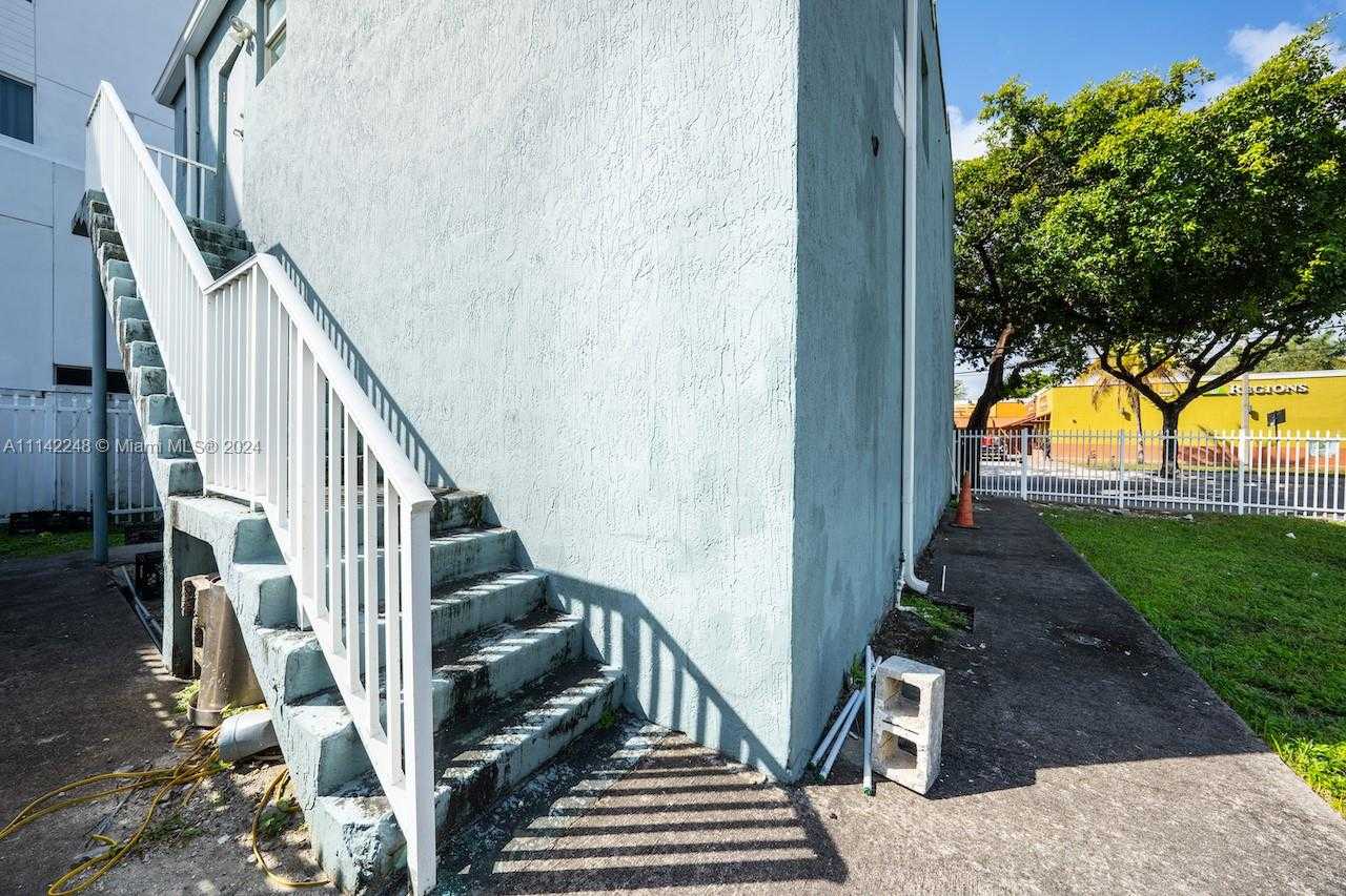 Small Image of 1525 NW 3rd Ave, Miami, FL 33136, USA Number 3