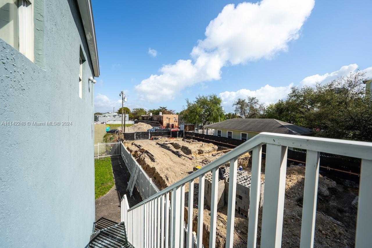 Small Image of 1525 NW 3rd Ave, Miami, FL 33136, USA Number 4