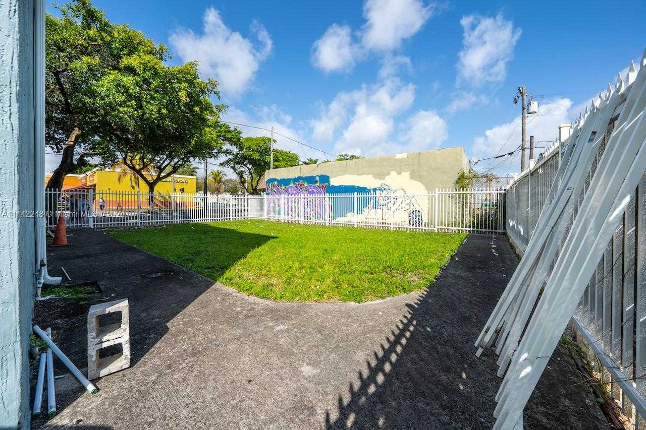 Small Image of 1525 NW 3rd Ave, Miami, FL 33136, USA Number 5