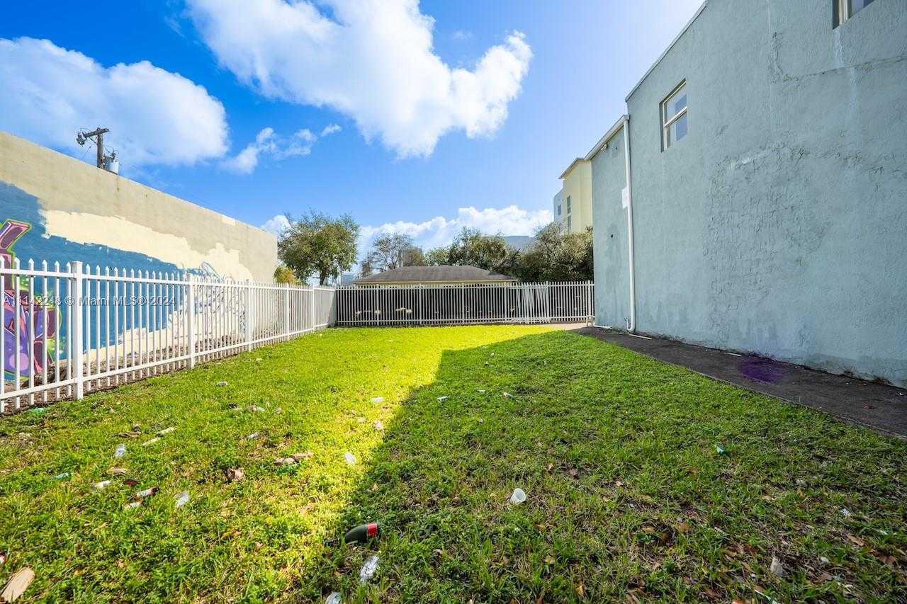 Small Image of 1525 NW 3rd Ave, Miami, FL 33136, USA Number 8