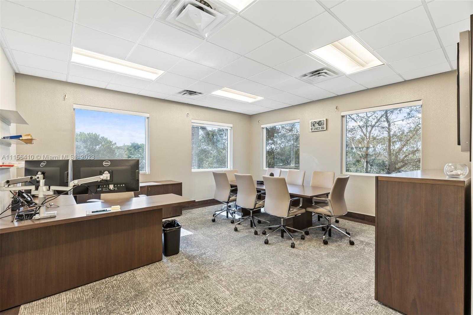Small Image of 1455 N Park Dr, Weston, FL 33326, USA Number 15