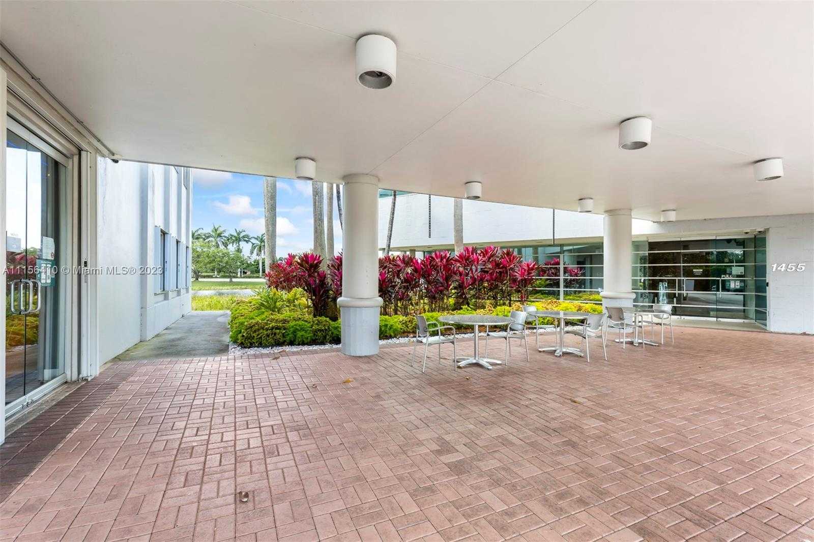Small Image of 1455 N Park Dr, Weston, FL 33326, USA Number 24