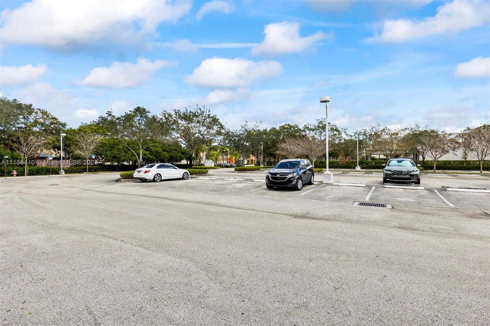 Small Image of 1455 N Park Dr, Weston, FL 33326, USA Number 28