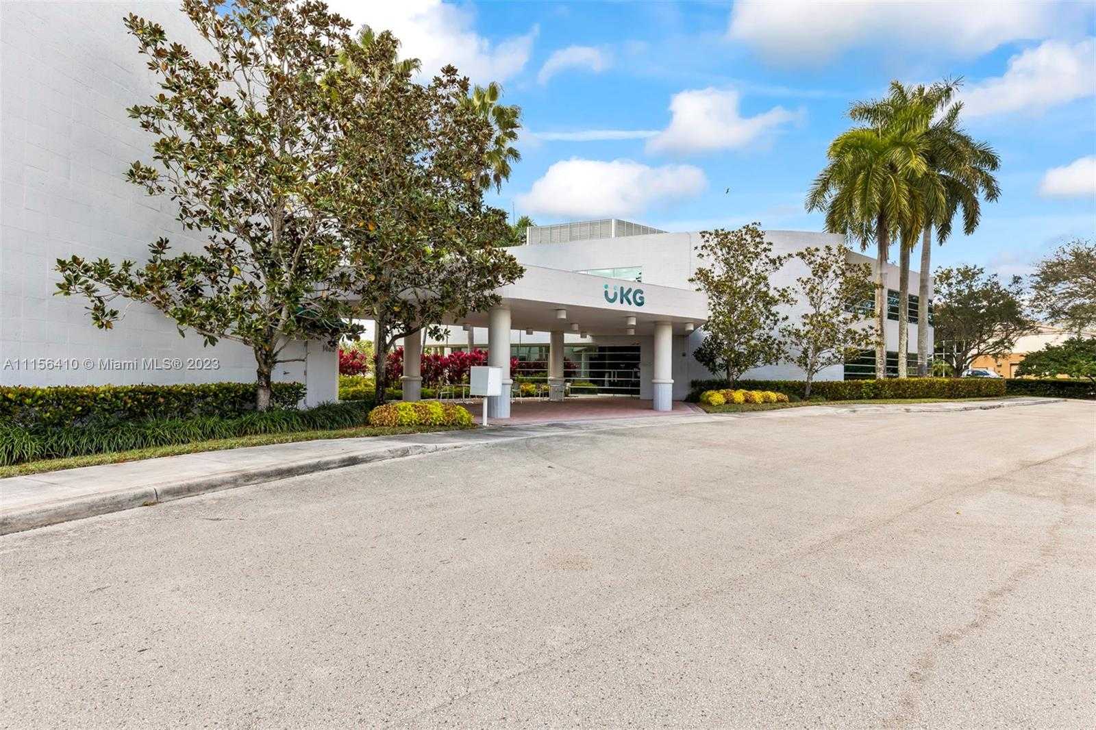 Small Image of 1455 N Park Dr, Weston, FL 33326, USA Number 3
