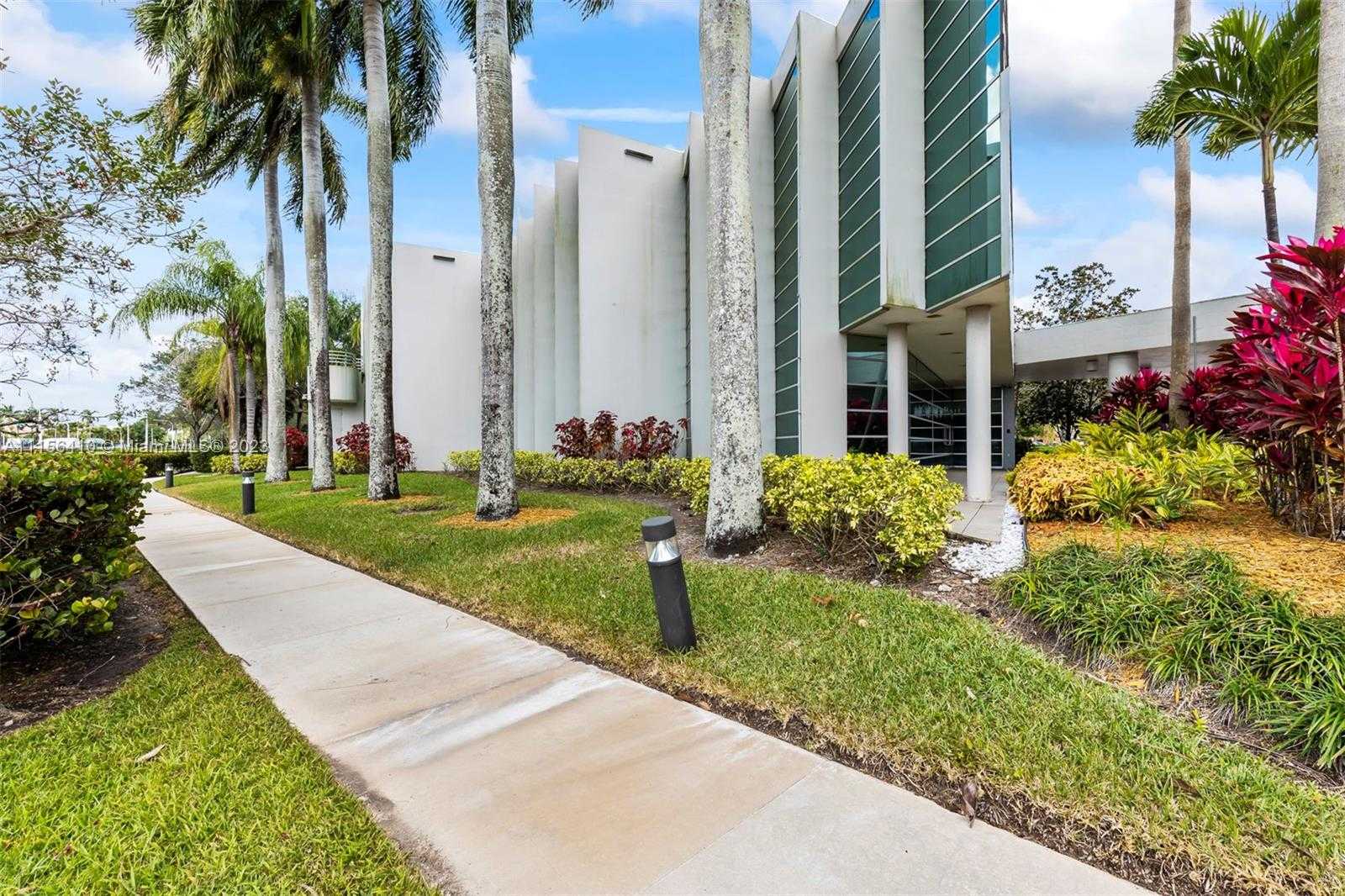 Small Image of 1455 N Park Dr, Weston, FL 33326, USA Number 30