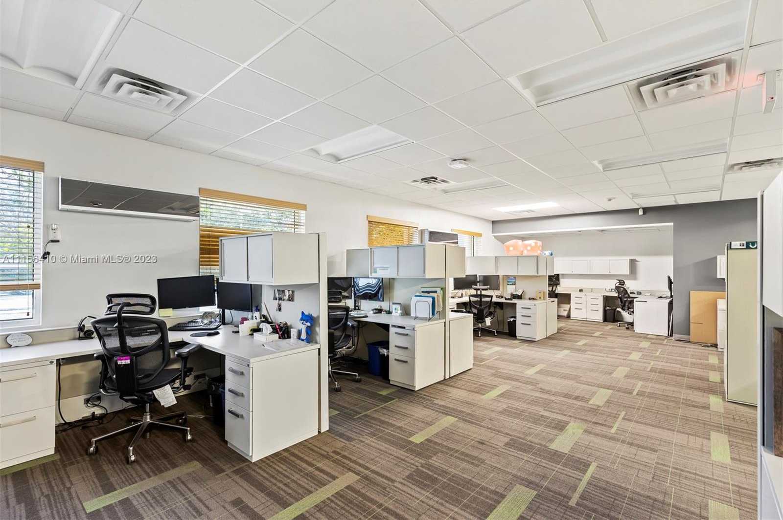Small Image of 1455 N Park Dr, Weston, FL 33326, USA Number 5