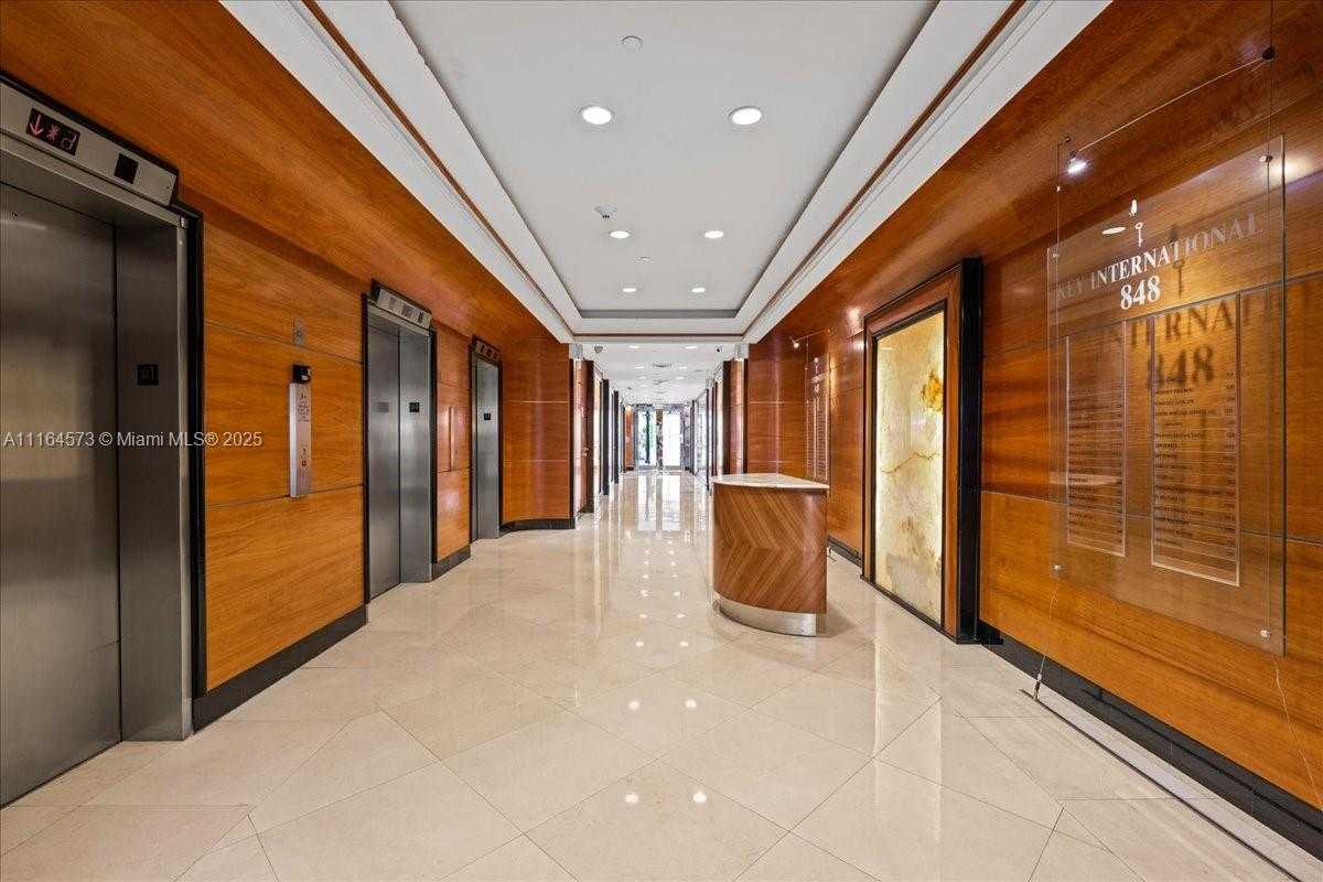 Small Image of 848 BRICKELL AVE, Miami Number 2