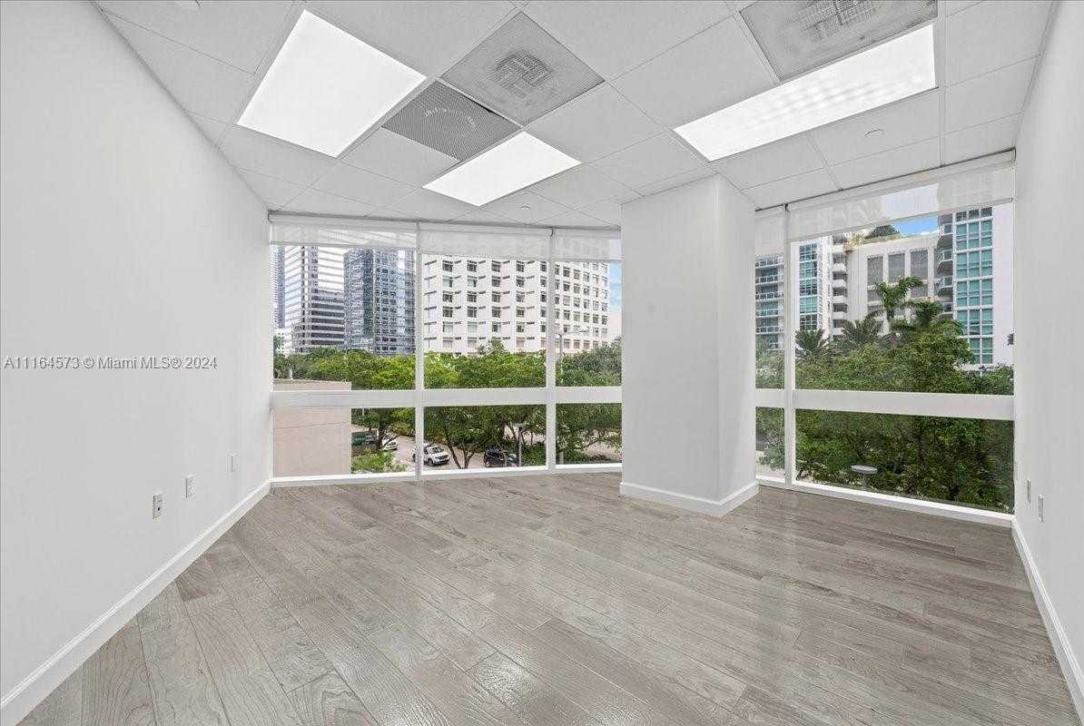 Small Image of 848 BRICKELL AVE, Miami Number 20