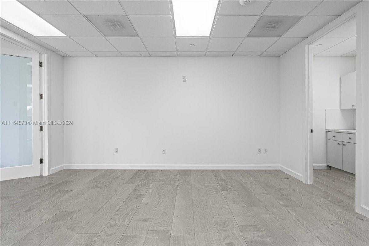 Small Image of 848 BRICKELL AVE, Miami Number 25