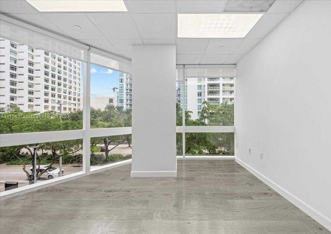 Small Image of 848 BRICKELL AVE, Miami Number 31