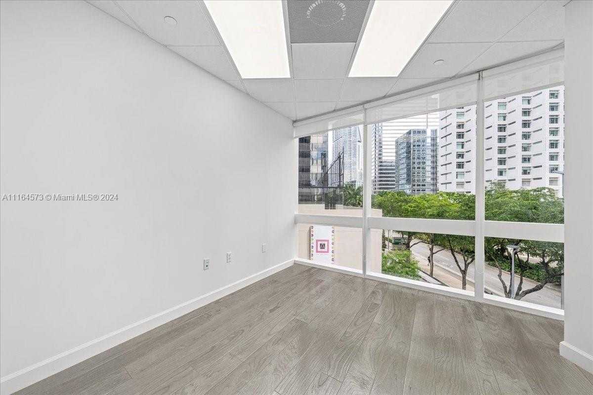 Small Image of 848 BRICKELL AVE, Miami Number 33
