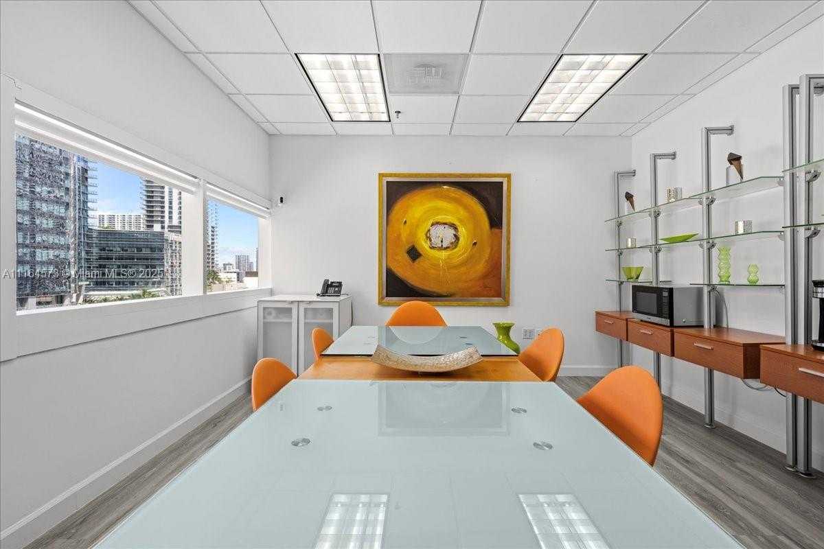 Small Image of 848 BRICKELL AVE, Miami Number 4