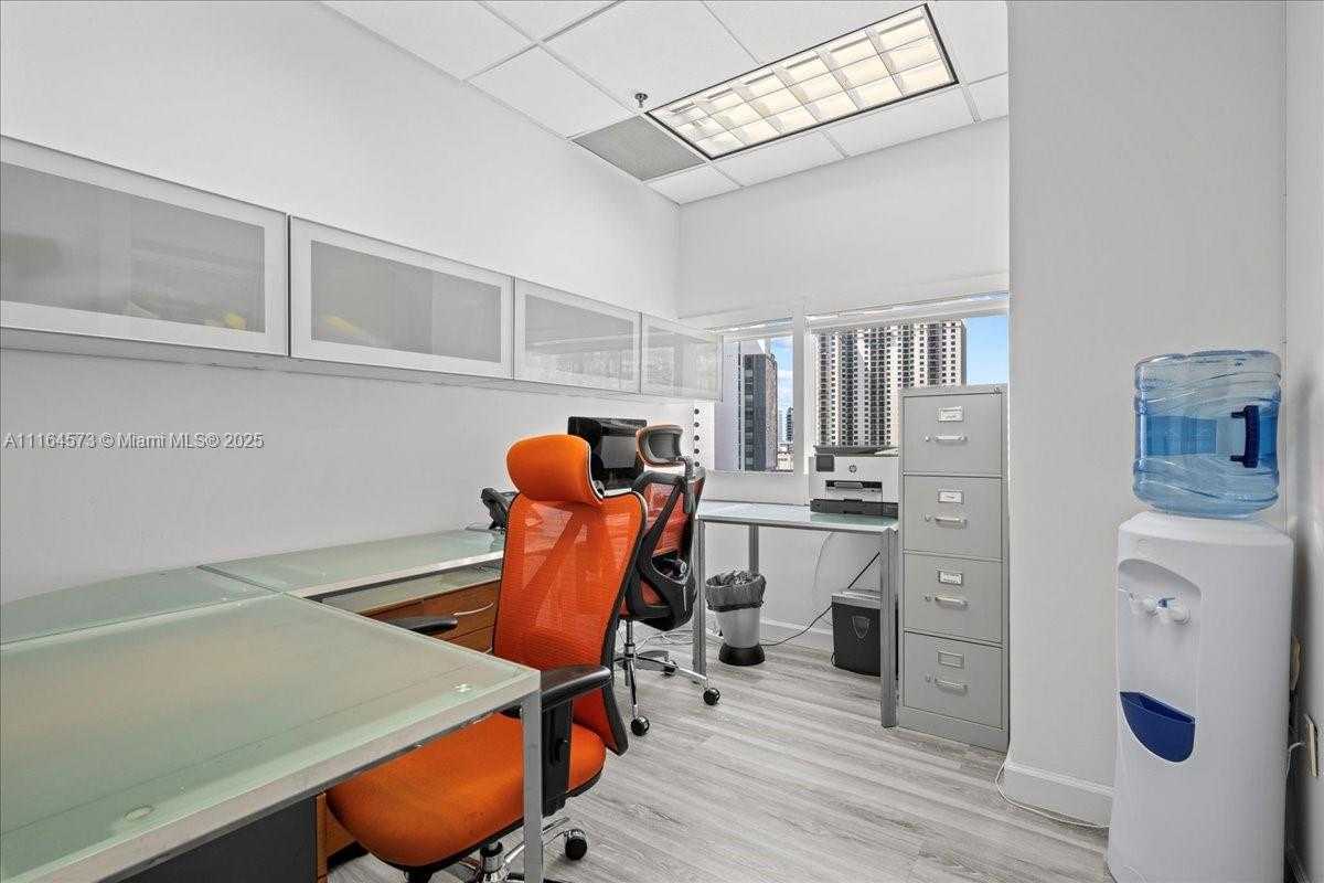 Small Image of 848 BRICKELL AVE, Miami Number 7