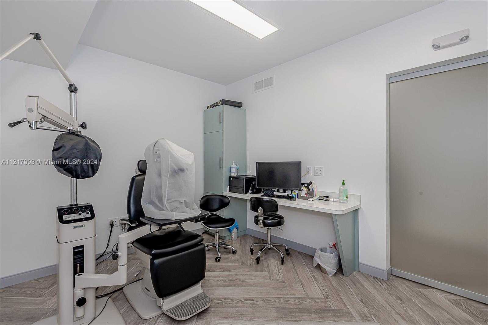 Small Image of 7700 DAVIE ROAD EXT, Hollywood Number 27
