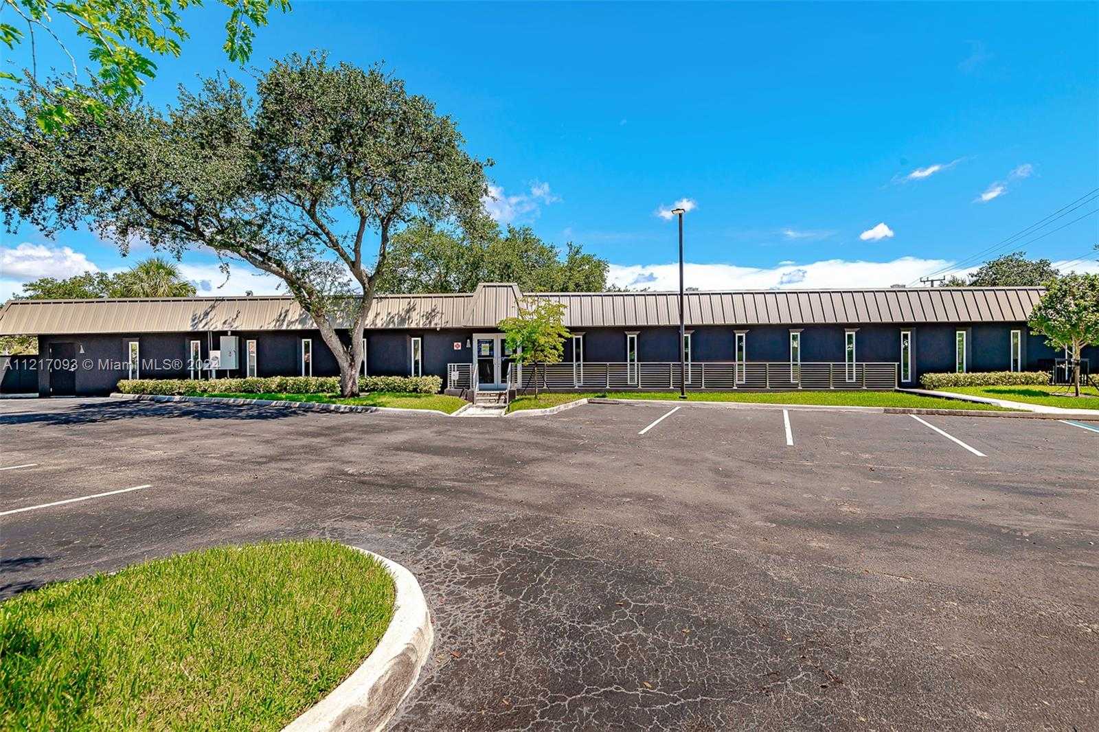 Small Image of 7700 DAVIE ROAD EXT, Hollywood Number 3