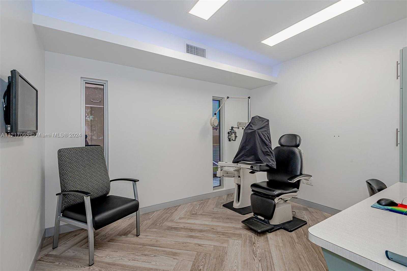 Small Image of 7700 DAVIE ROAD EXT, Hollywood Number 30