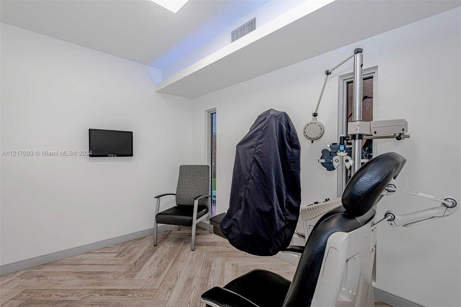 Small Image of 7700 DAVIE ROAD EXT, Hollywood Number 31