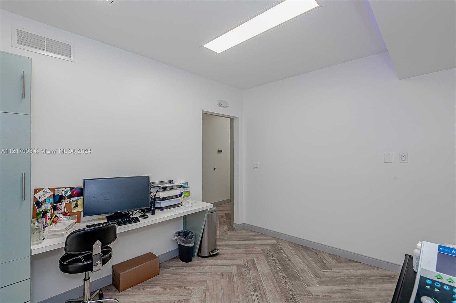 Small Image of 7700 DAVIE ROAD EXT, Hollywood Number 35