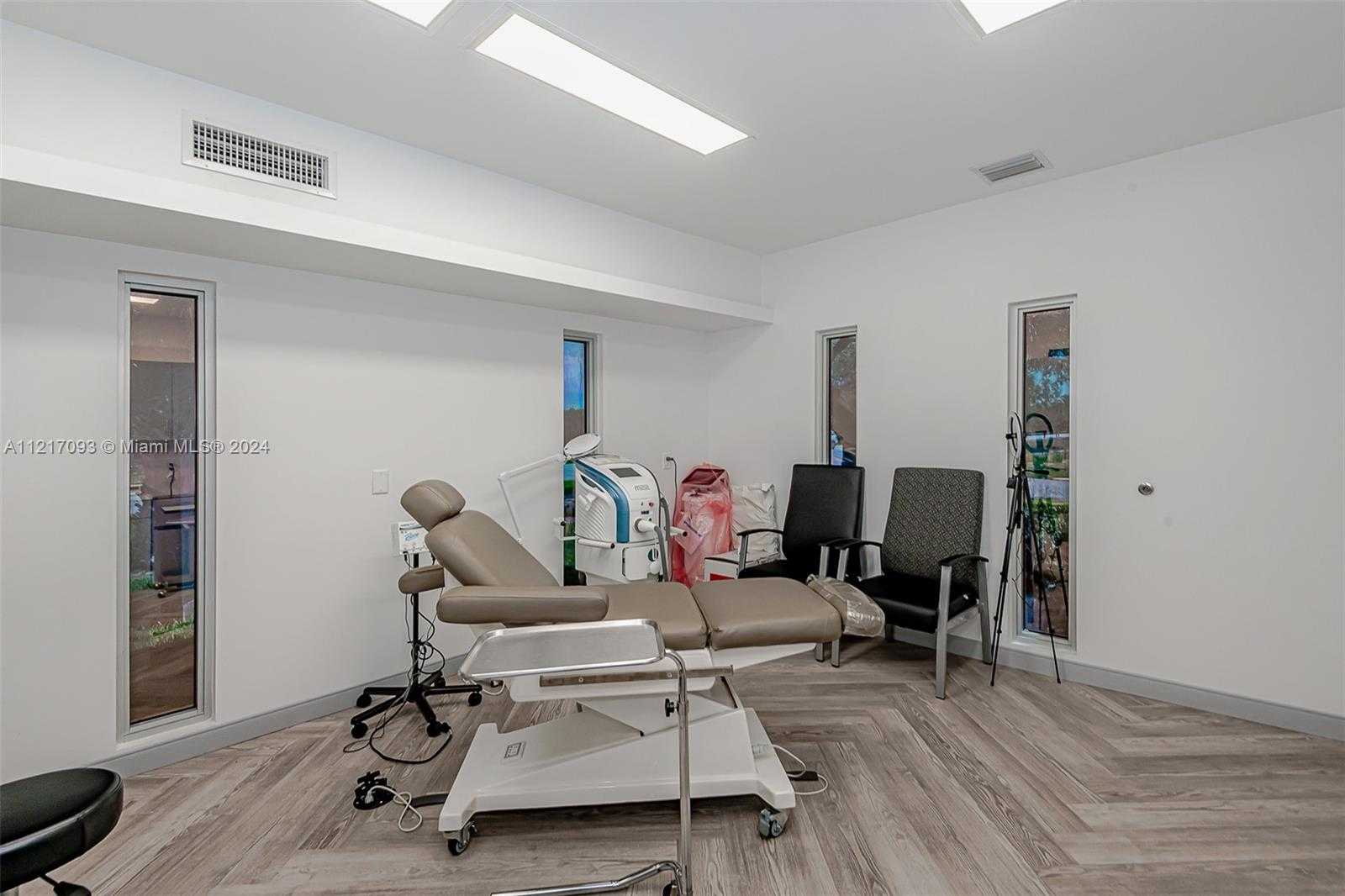 Small Image of 7700 DAVIE ROAD EXT, Hollywood Number 37