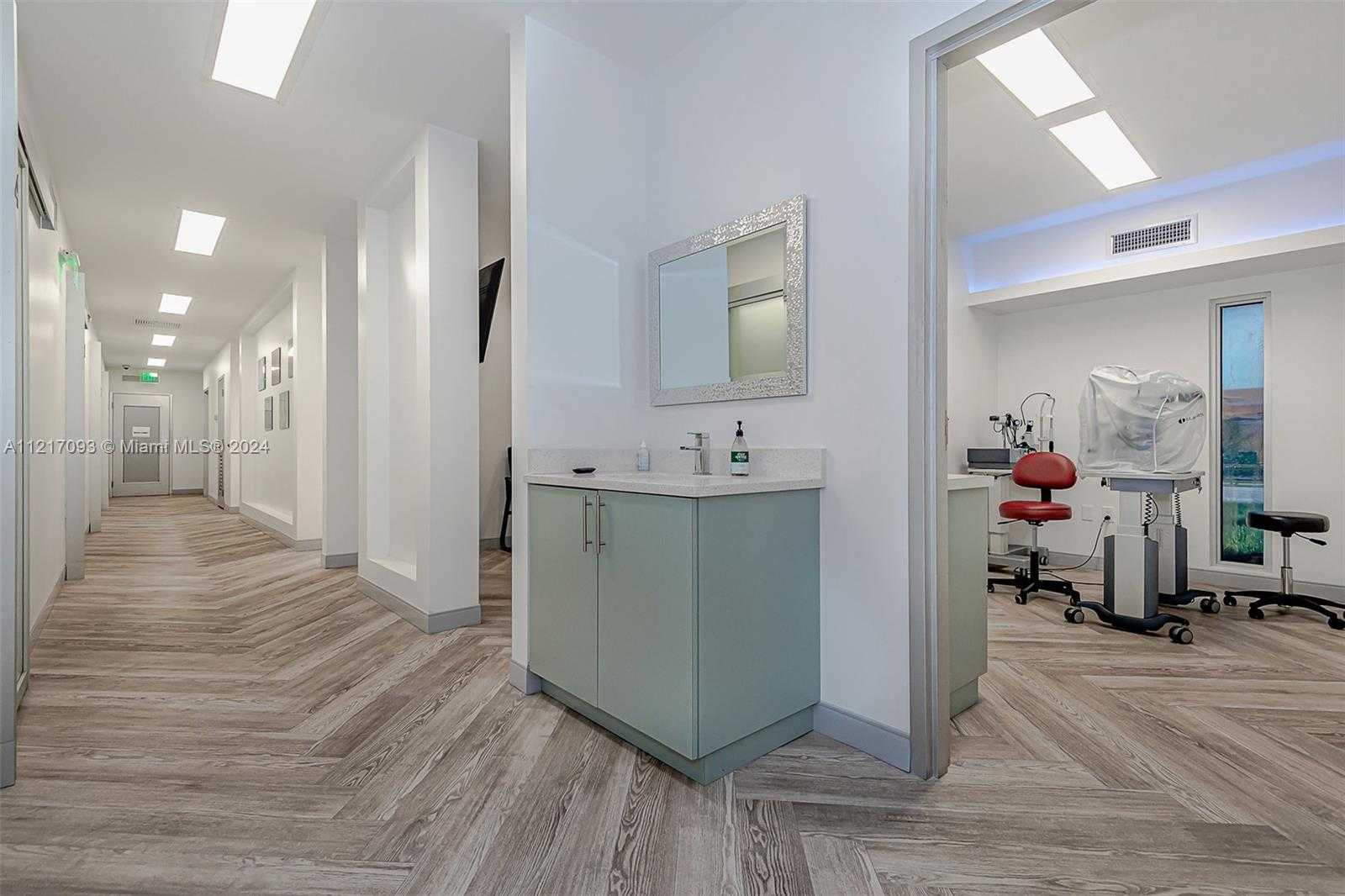 Small Image of 7700 DAVIE ROAD EXT, Hollywood Number 42