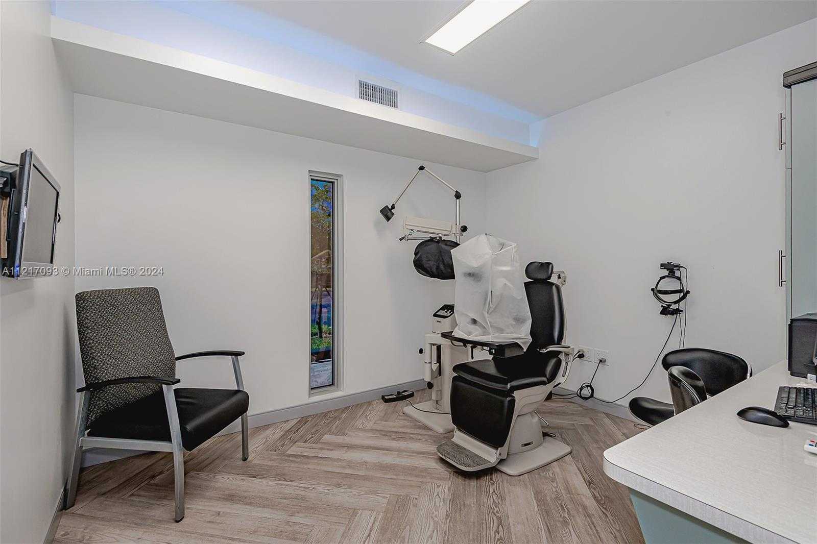 Small Image of 7700 DAVIE ROAD EXT, Hollywood Number 43