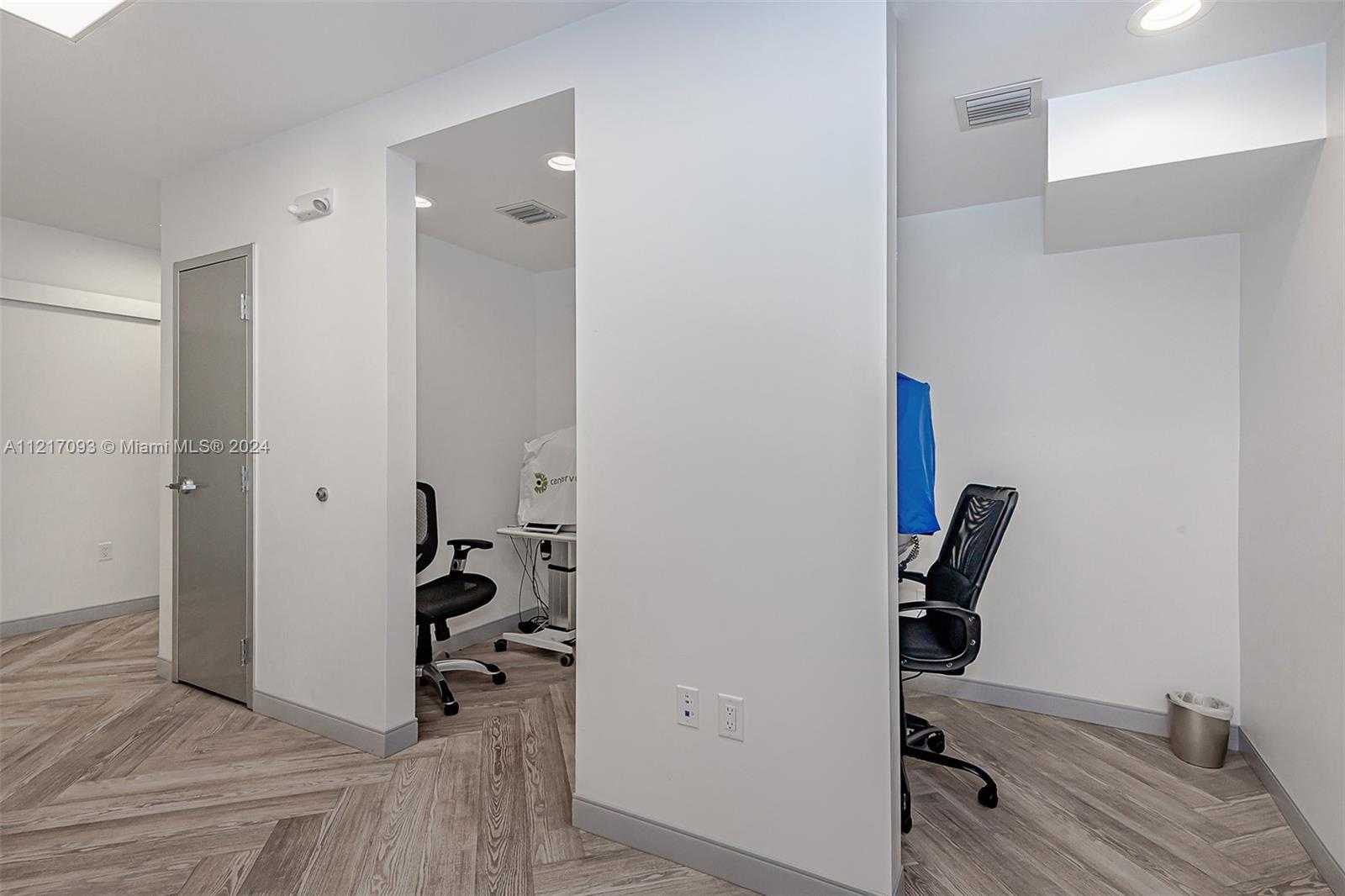 Small Image of 7700 DAVIE ROAD EXT, Hollywood Number 51